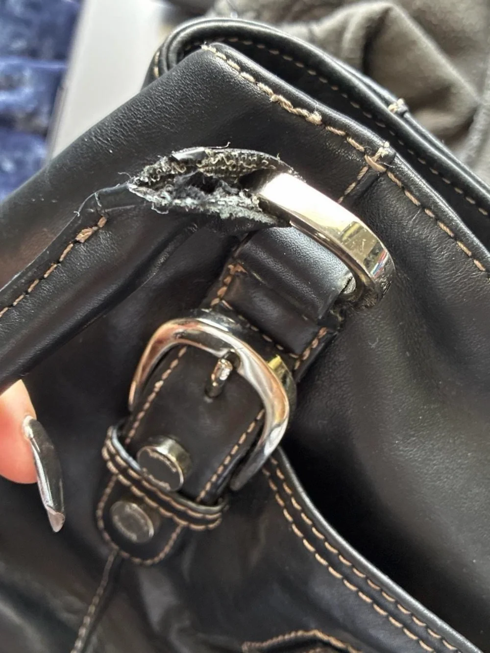 Black Women's Leather Shoulder Bag - Brand: Unknown